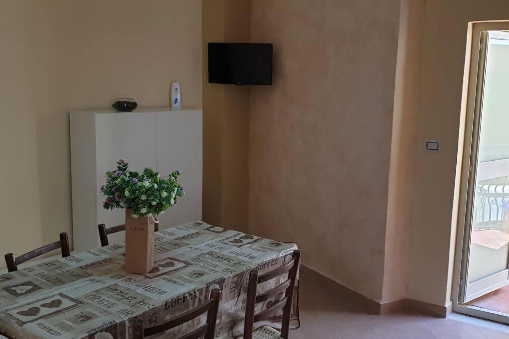 Borgo San Giorgio Apartment คาสเตลโมลา ภายนอก รูปภาพ